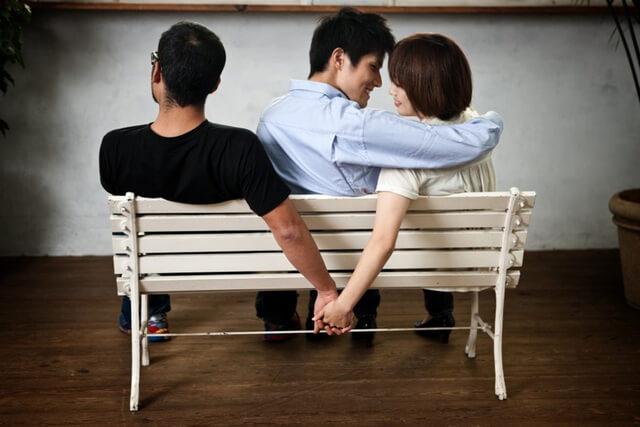 ngoại tình Ngoại tình lén lút