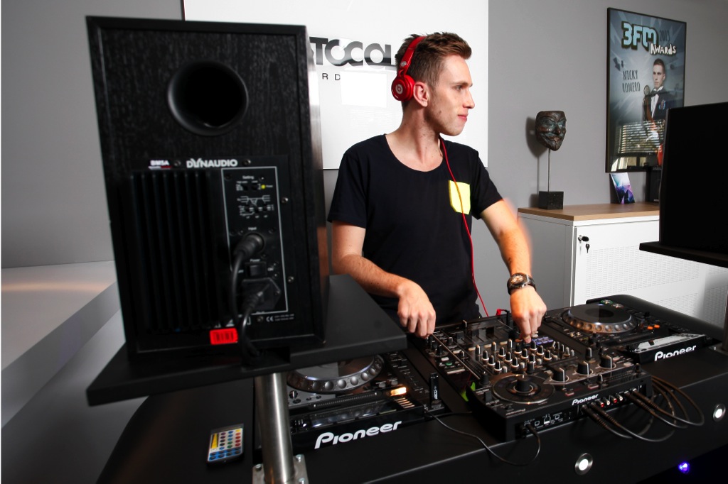 DJ DJ